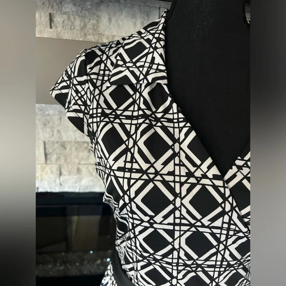 Alyn Paige size Large geometric slip on belted A-line dress - Picture 4 of 9